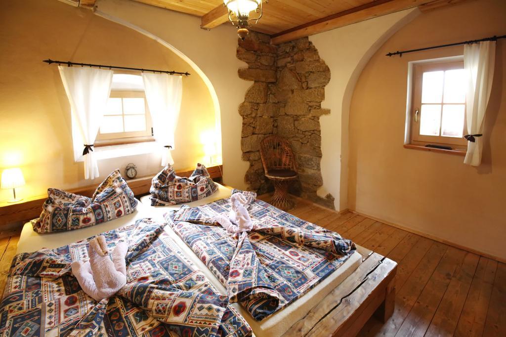 Hrazdeny Statek Mytinka Guest House Екстериор снимка